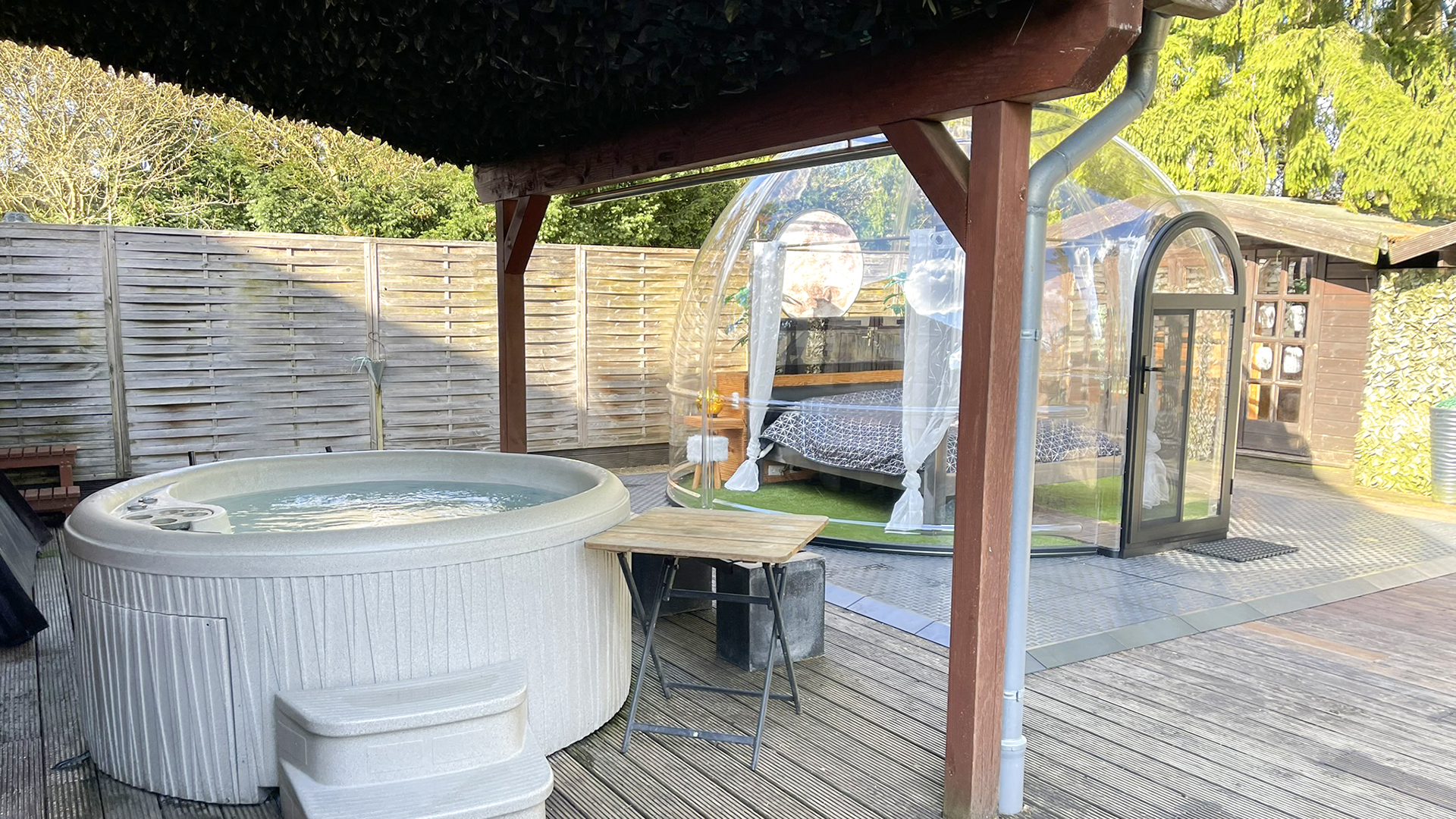2 Tage 1 Nacht 2 Bubble Hotel mit Apartment und Whirlpool Raum Gerolstein für 2 (1 Nacht) in Weihnachtsreise 2024 online kaufen
