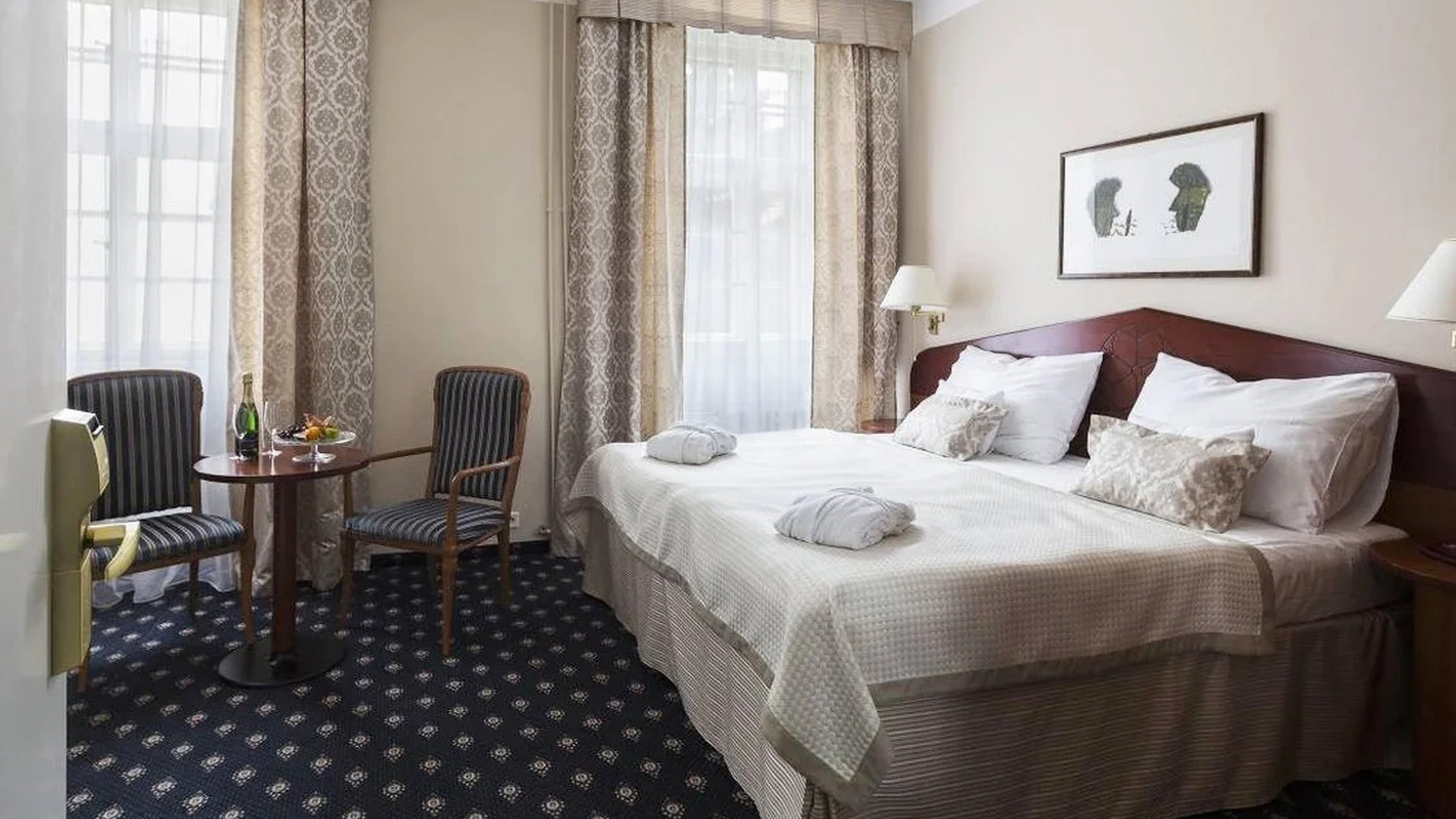 3 Tage 2 Nächte 3 Städtetrip Prag für 2 (2 Nächte) - Pytloun Old Armoury Hotel Prag in inkl. Halbpension Weihnachtsreise 2024 online kaufen