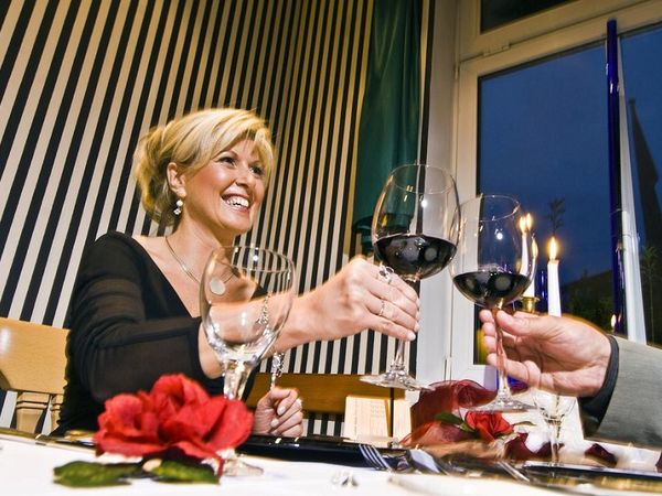 Kerzenschein - Zweisamkeit / 3 Tage in Neuhaus am Rennweg, Thüringen inkl. Halbpension Weihnachtsreise 2024 online kaufen